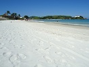 Areia branca na Praia do Forte em Cabo Frio.
